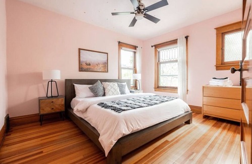 Congress Park House | Stylish Remodeled Congress Park Palace I Sleeps 10