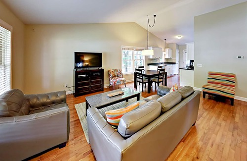 Shelby Hills House | Stylish Remodeled Cottage w/Classic Front Porch Swing - Walk to 5 Points