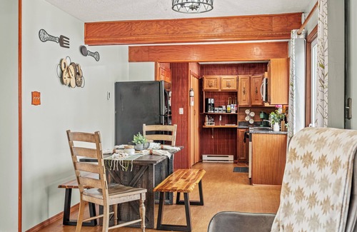 East Stroudsburg House | Stylish Renovated Home | Open Layout, Coffee Bar + Near Hiking & Waterfalls