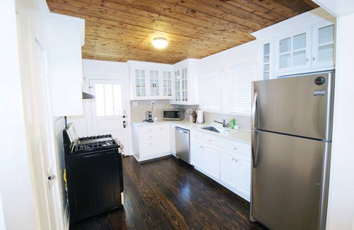 Highlands - Perkins House | Stylish Renovated House + 2 studio apartments! (5 br/4 bath) Sleeps 12!