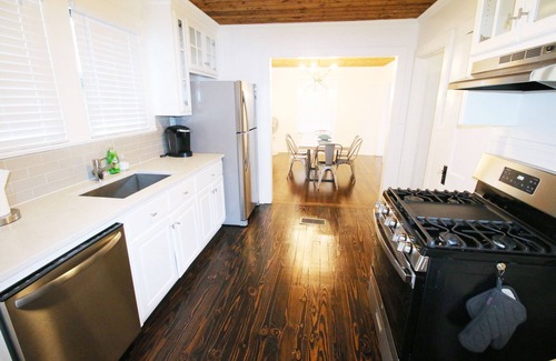 Highlands - Perkins House | Stylish Renovated House + 2 studio apartments! (5 br/4 bath) Sleeps 12!