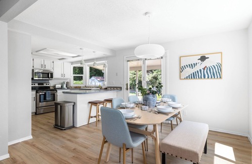 West Valley House | Stylish Renovation, Perfect for Families & Pets, Garage Parking, Sleeps 10