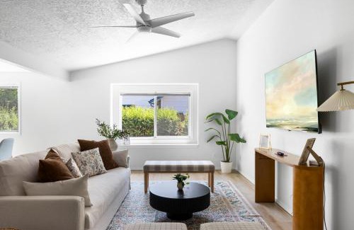 West Valley House | Stylish Renovation, Perfect for Families & Pets, Garage Parking, Sleeps 10