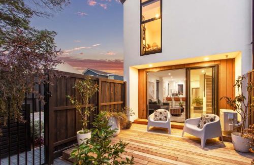 Merivale House | Stylish Rental Merivale - 2BR home