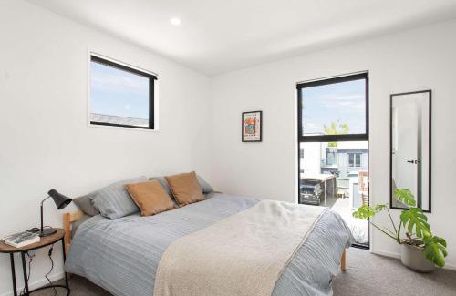 Merivale House | Stylish Rental Merivale - 2BR home