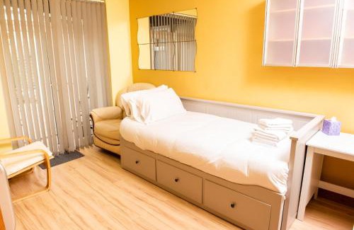 Leicester House | Stylish Retreat - 3Bed Bungalow in Central Leicester