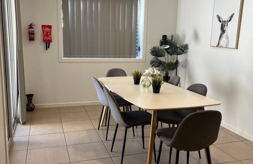 Macquarie Links House | Stylish Retreat in Macquarie Links - Golf, Comfort & Tranquility