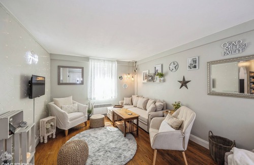 Southeast Yonkers Apartment | Stylish Retreat Blocks to Vibrant Bronx-Yonkers Pub Scene; 25 Minutes to NYC