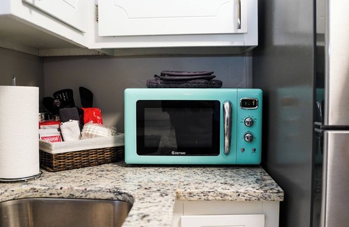 Durham Apartment | Stylish Retreat by Duke Univ.~Near Dwntwn Durham