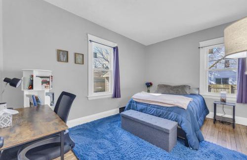 Cleveland House | Stylish Retreat by Shaker Square, Fast WiFi, Porch