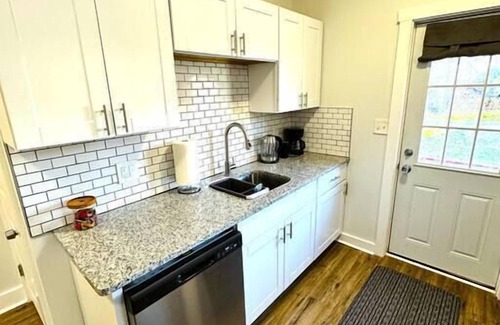 Wilmington Apartment | Stylish Retreat in Bayard Square - King Bed, Fast WiFi!