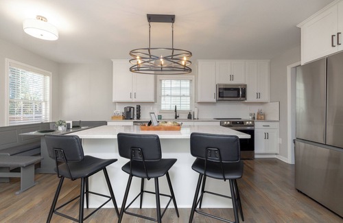 North Chesterfield House | Stylish retreat in charming Richmond with Private Sauna and other modern touches