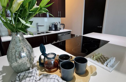 Humber Bay Condo | Stylish retreat in prime location with lakeview