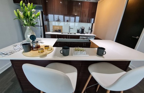 Humber Bay Condo | Stylish retreat in prime location with lakeview
