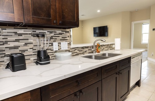 Riverside Terrace Apartment | Stylish Retreat Near Med Center and Downtown