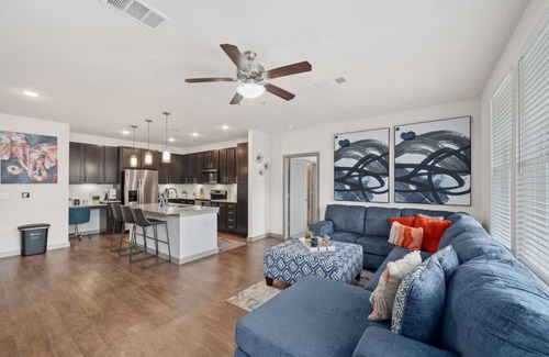 South Main Apartment | Stylish Retreat Near NRG & Medical Center