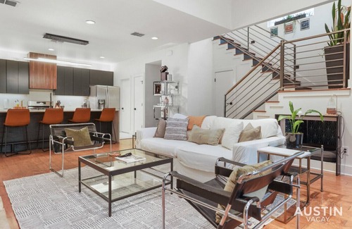 Holly House | Stylish Retreat + Outdoor Oasis in Heart of Austin