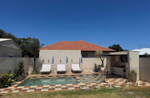 Torrensville House | Stylish Retreat with Pool – 5 Mins to CBD, Beach & Airport!