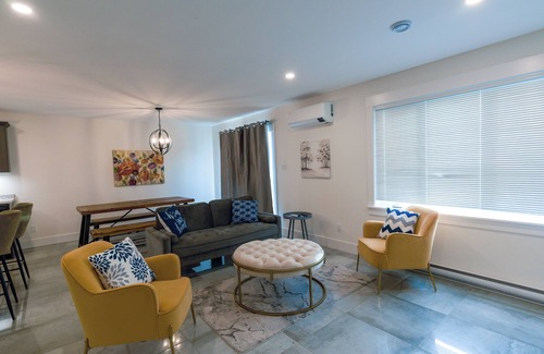 Riverview House | Stylish retreat with Garage