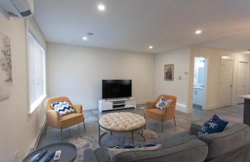 Riverview House | Stylish retreat with Garage