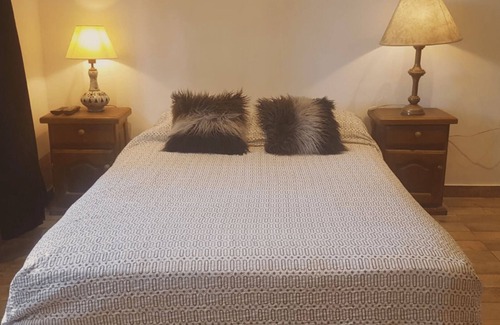 Posadas Apartment | Stylish Retreat with Parking at the Entrance to City