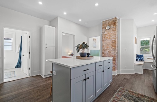 Oconomowoc House | ✨ Stylish Retreat with Fire Pit- Near Downtown & Weddings Venues ✨