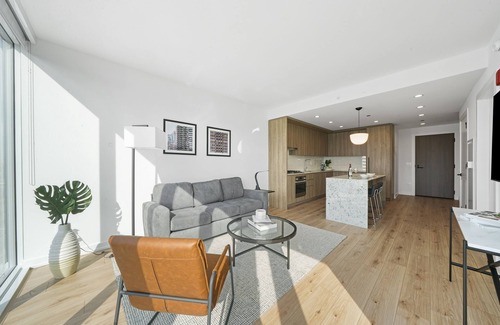 Killgubbin Apartment | Stylish River North Suites Luxe Comfort Near Chicago’s Best Shopping & Nightlife