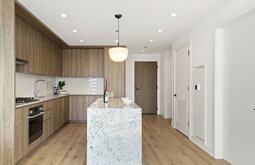 Killgubbin Apartment | Stylish River North Suites Luxe Comfort Near Chicago’s Best Shopping & Nightlife