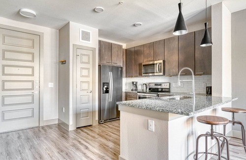 Montopolis Apartment | Stylish Riverside 1BR w/Pool, Gym & W/D, nr airport, by Blueground