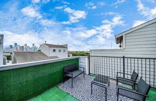 East Downtown Houston House | Stylish Rooftop - East Downtown 3BR Near Everything