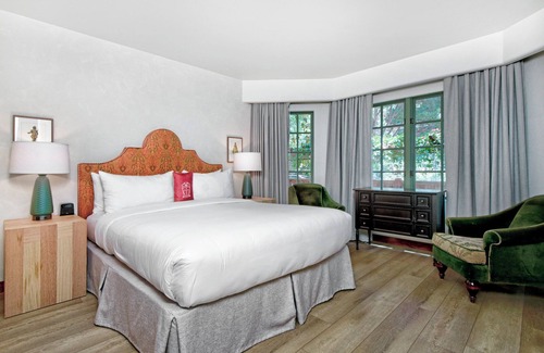 Los Gatos Hotel | Stylish Room with Outdoor Pool, Free Parking & Pets Friendly in California