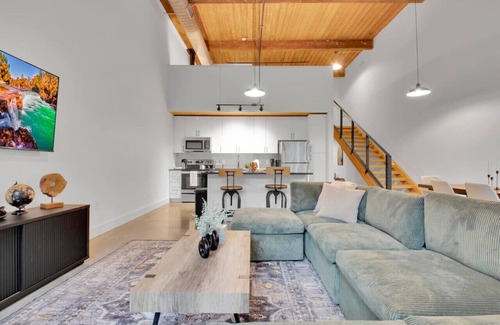 Judson Apartment | Stylish, Roomy 2BD Loft | Pool | 5 mins to DT GVL