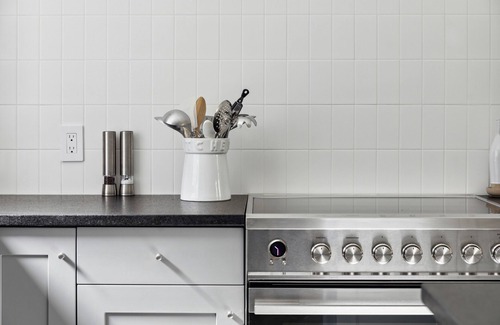 Marble Dale Cabin | Stylish & Scenic Escape: Chef's Kitchen ~ Hot Tubn
