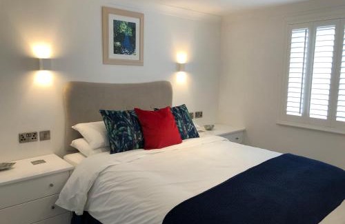 Chysauster Apartment | Stylish Sea View Apartment with Parking