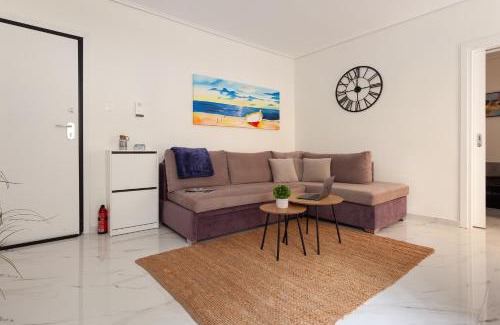 Loutraki-Agioi Theodoroi Apartment | Stylish Seaside Apartment-Just 50m from the Beach