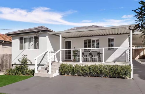 Lalor Park House | Stylish, Serene & Spacious Gem: Workspace, Parking