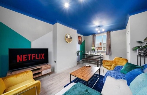 Sheffield House | Stylish Sheffield Abode - Parking - Sleeps 7