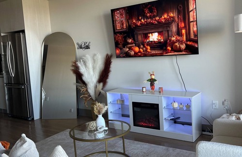 Home Park Apartment | Stylish Sky-view 1-Bedroom Escape ! Located in Midtown