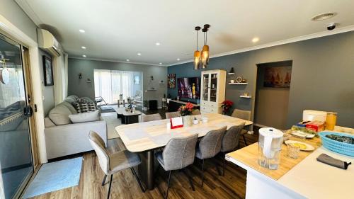 Deer Park House | Stylish Small Ocean Homestay Near Deer Park Train Station