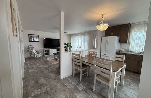 Gimli Cottage | Stylish South Beach Cottage –Netflix, Barbeque, WiFi & Outdoor Fire Pit
