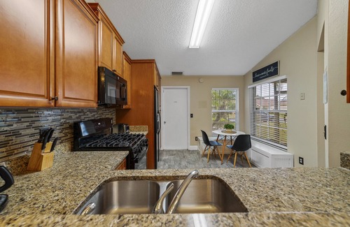 Indian Point House | Stylish South Facing Pool! Just 8 mi to Disney! Book 7+ Nights & Save!