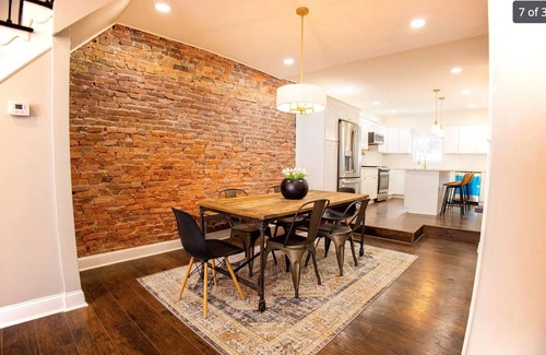 South Philadelphia House | Stylish South Philly 4 Bdrm Townhouse with Free Street Parking