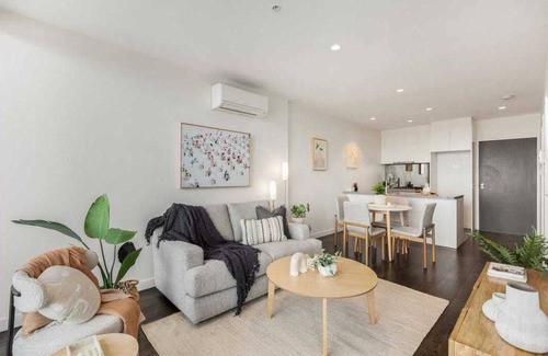 South Melbourne Apartment | Stylish Southbank Apartment