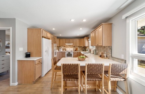 Skyway House | Stylish Spacious Retreat in Skyway - Broadmoor Area w/Mtn Views Park Quiet