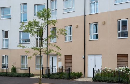 Cambridge Apartment | Stylish spacious 2-bedroom apartment furnished to a high standard.