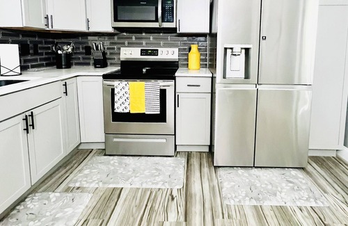 Ladson Apartment | Stylish & Spacious 2BR/1BA Duplex “Gemstone”