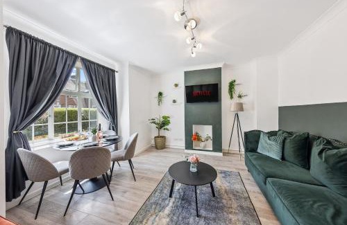 West Putney Apartment | Stylish & Spacious 3 Bedroom House with Large Private Garden