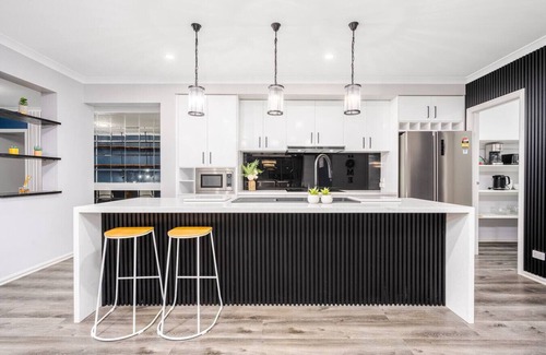 Limonite House | Stylish Spacious 5BR Multifunctional Retreat Home