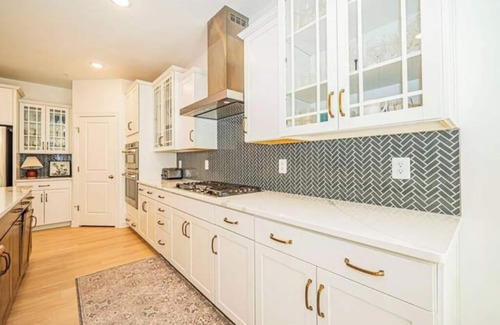 Montpelier House | Stylish & spacious 7BR Glen Dale Home w/Game Room