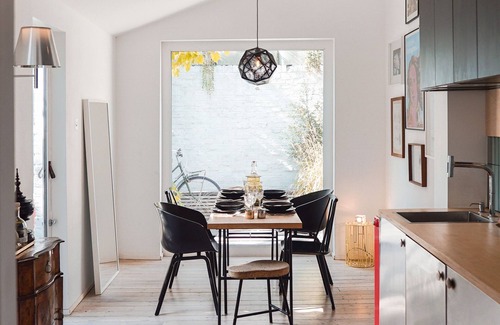 Elephant and Castle Apartment | Stylish & Spacious! A Victorian House in Zone 1!